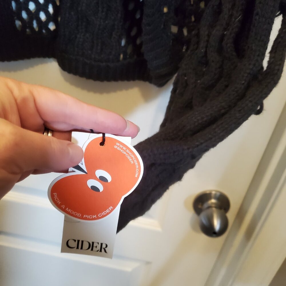 NWT Make a Bold Statement with this Unique Open K… - image 4